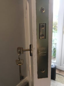 locksmiths services uk5555 225x300